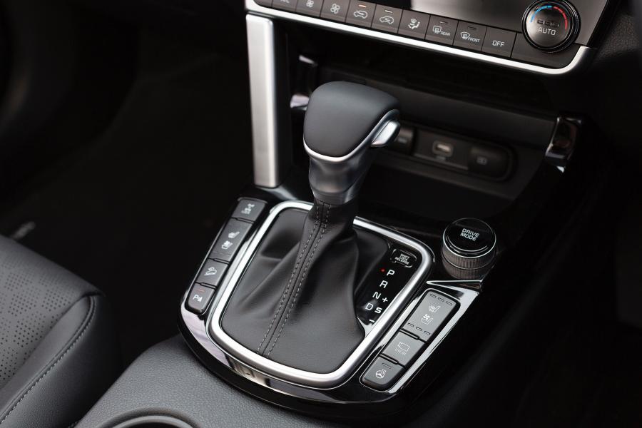 Детали интерьера Kia Seltos GT-Line AWD 1.6T 2019 года  (AU) (фото 13 из 22)